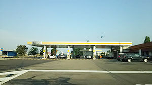 高速道路のkガソリンスタンド